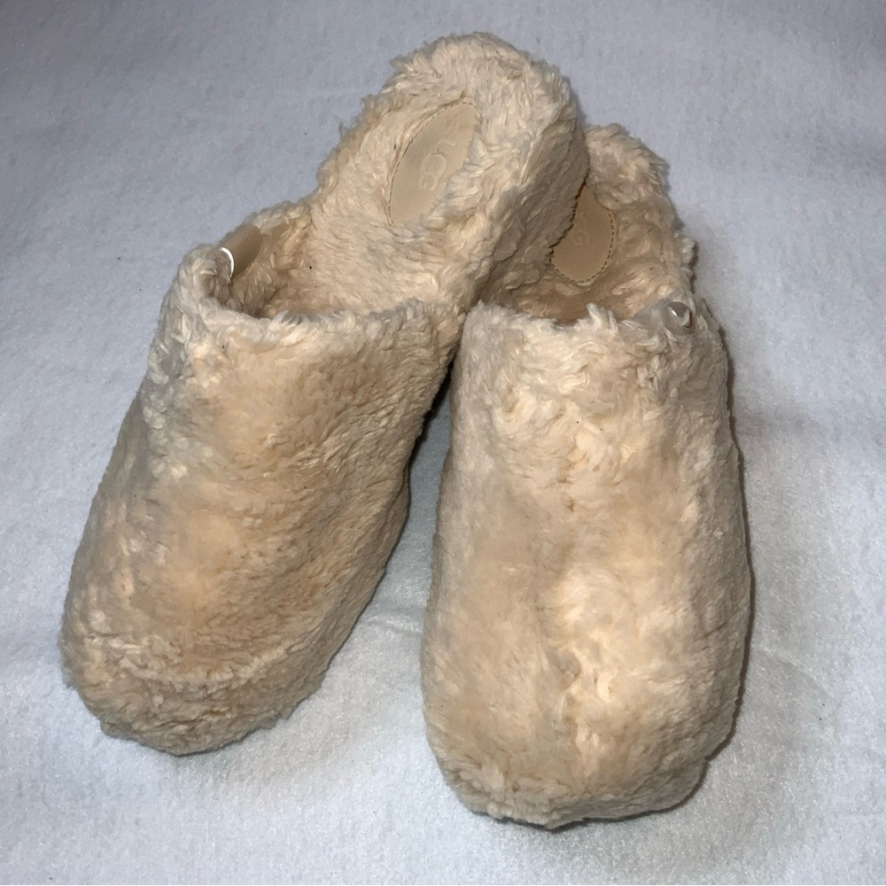Ugg Womens Fuzz Sugar Clog Size 9 - image 1
